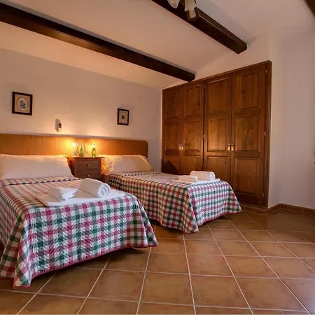 Sleeps 16 Pool 别墅